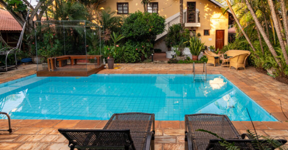 Pousada-Nascentes-Brotas-piscina-jardim-sauna-13